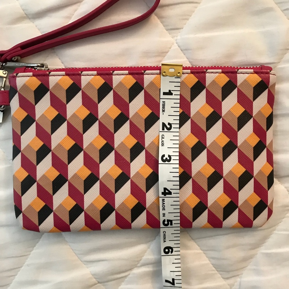 Geometric Patterned Wristlet - Picture 6 of 6